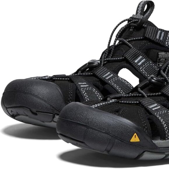 KEEN Clearwater Cnx Lightweight Water Sandals